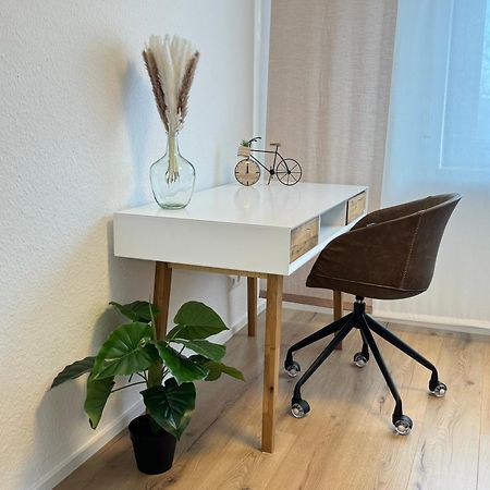 3 Zimmer Apartment, 90 Qm, Ruhig Und Zentrumsnah, Max 6 Pers, 15 Qm Balkon , Private Garage, Internet 1000 Mbit Sindelfingen Esterno foto
