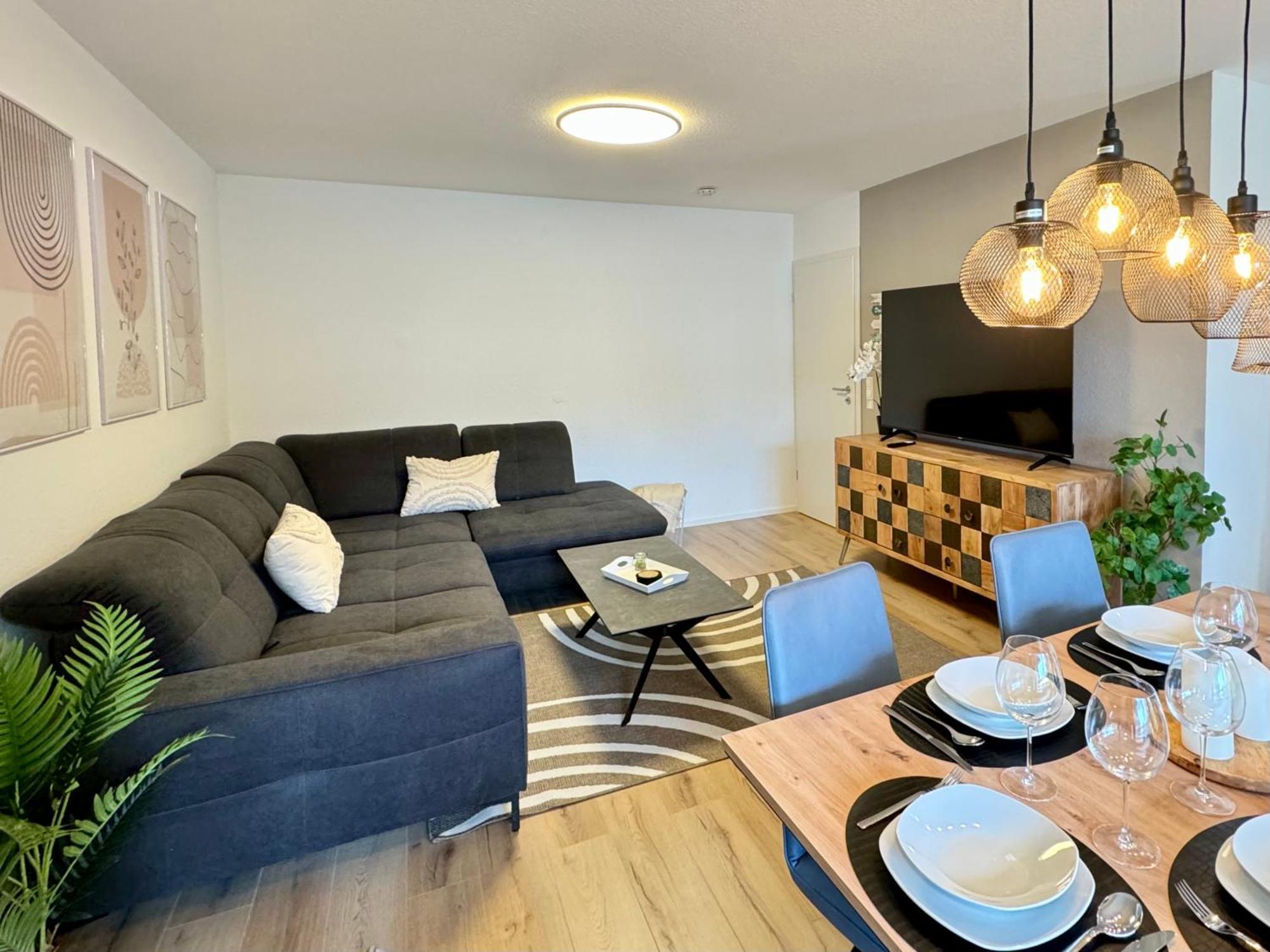 3 Zimmer Apartment, 90 Qm, Ruhig Und Zentrumsnah, Max 6 Pers, 15 Qm Balkon , Private Garage, Internet 1000 Mbit Sindelfingen Esterno foto