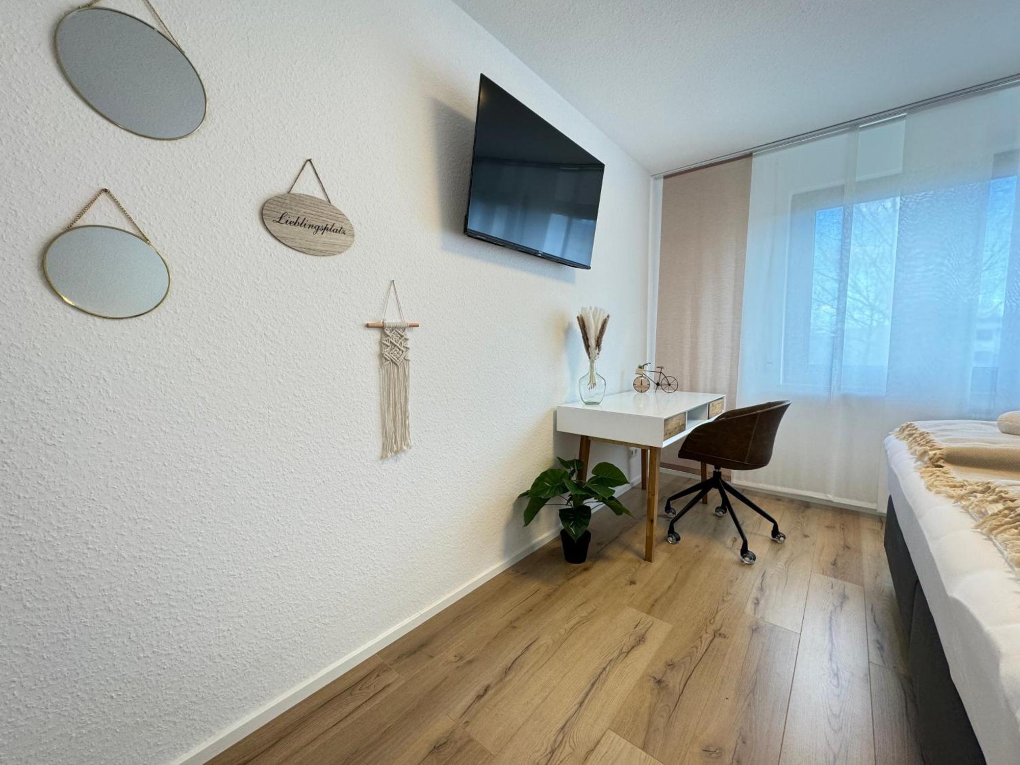 3 Zimmer Apartment, 90 Qm, Ruhig Und Zentrumsnah, Max 6 Pers, 15 Qm Balkon , Private Garage, Internet 1000 Mbit Sindelfingen Esterno foto