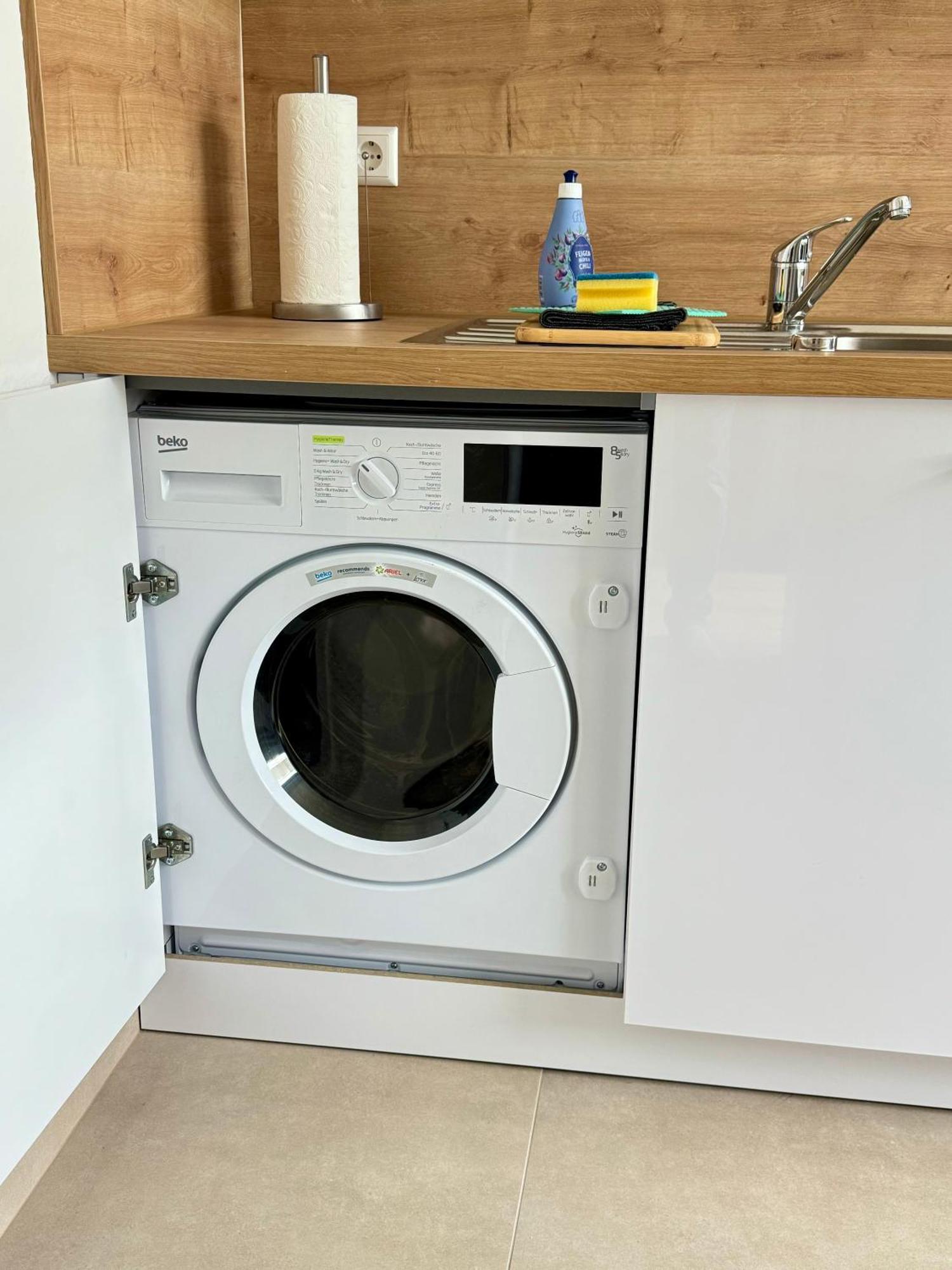 3 Zimmer Apartment, 90 Qm, Ruhig Und Zentrumsnah, Max 6 Pers, 15 Qm Balkon , Private Garage, Internet 1000 Mbit Sindelfingen Esterno foto